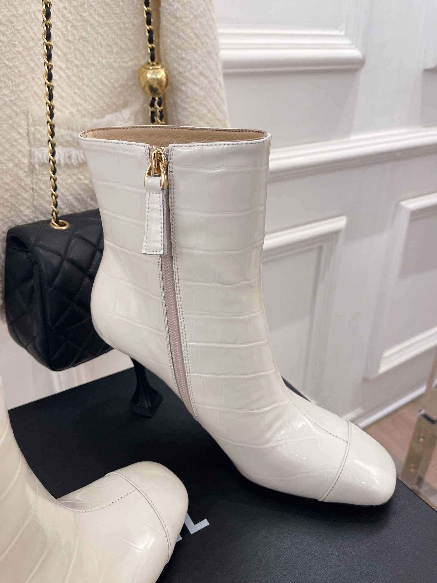 Ch**el Women’s Short Boots White For Women