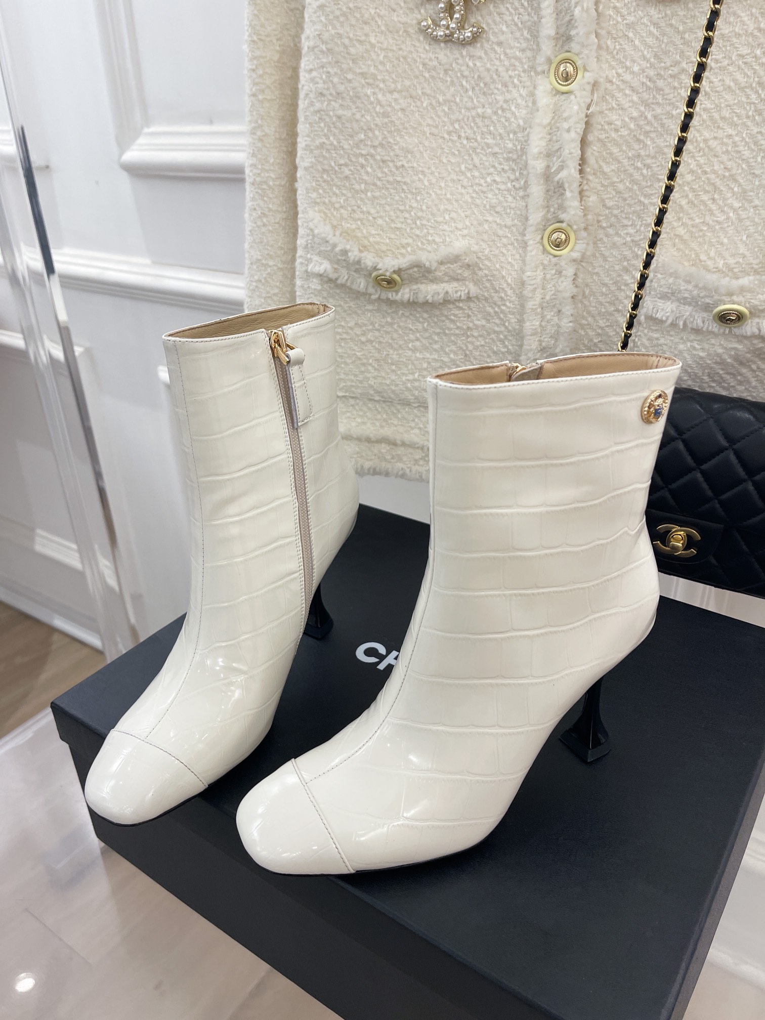 Ch**el Women’s Short Boots White For Women