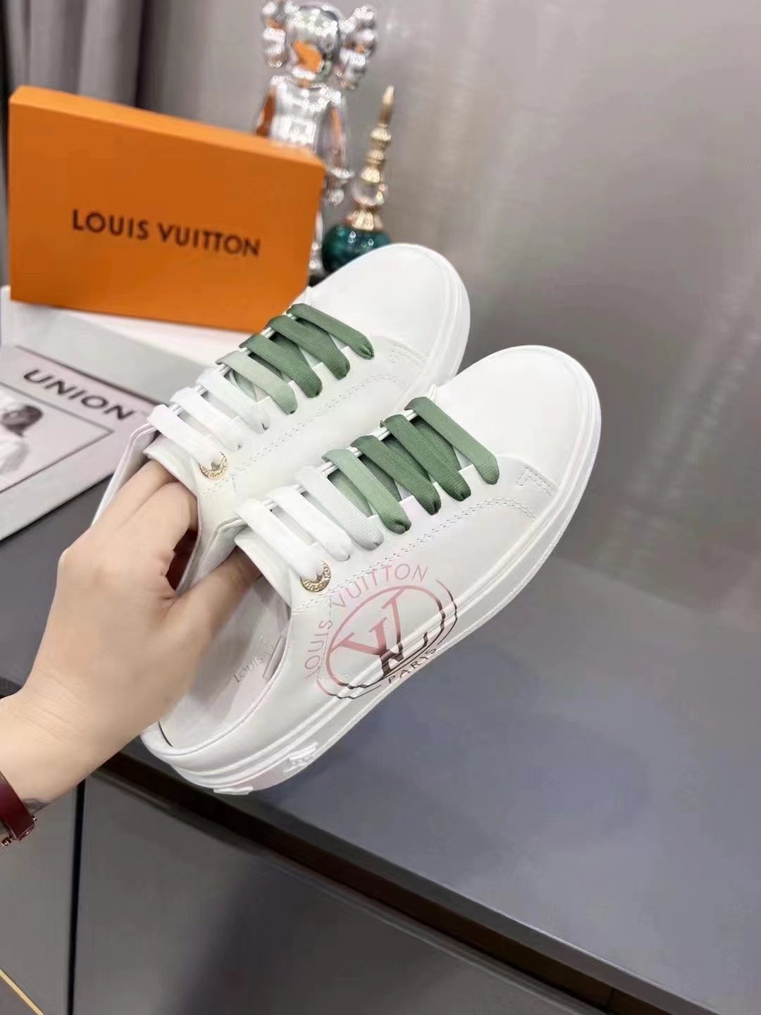 L0vis Vvtt0n Women’s Time Out Open-Back Sneaker Green For Women LV 1AA1CZ
