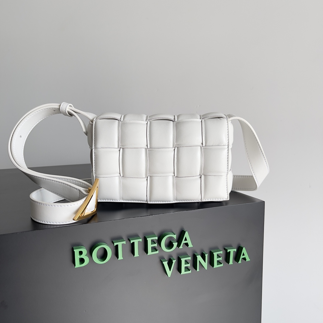 [True-to-ORIGINAL] B0tt*ga Ven*ta Small Padded Cassette White , For Women, Women’s Bags 7.5in/19cm 717506VCQR19009