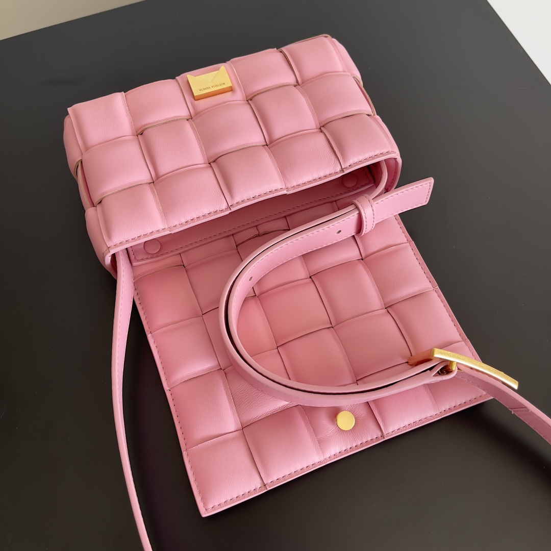 B0tt*ga Ven*ta Small Padded Cassette Pink , For Women, Women’s Bags 7.5in/19cm