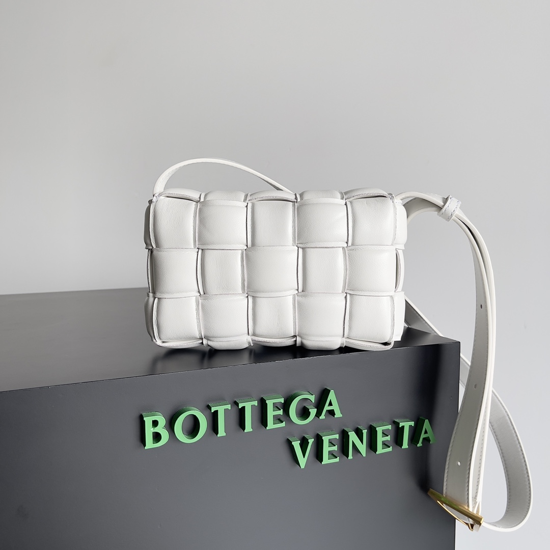 [True-to-ORIGINAL] B0tt*ga Ven*ta Small Padded Cassette White , For Women, Women’s Bags 7.5in/19cm 717506VCQR19009