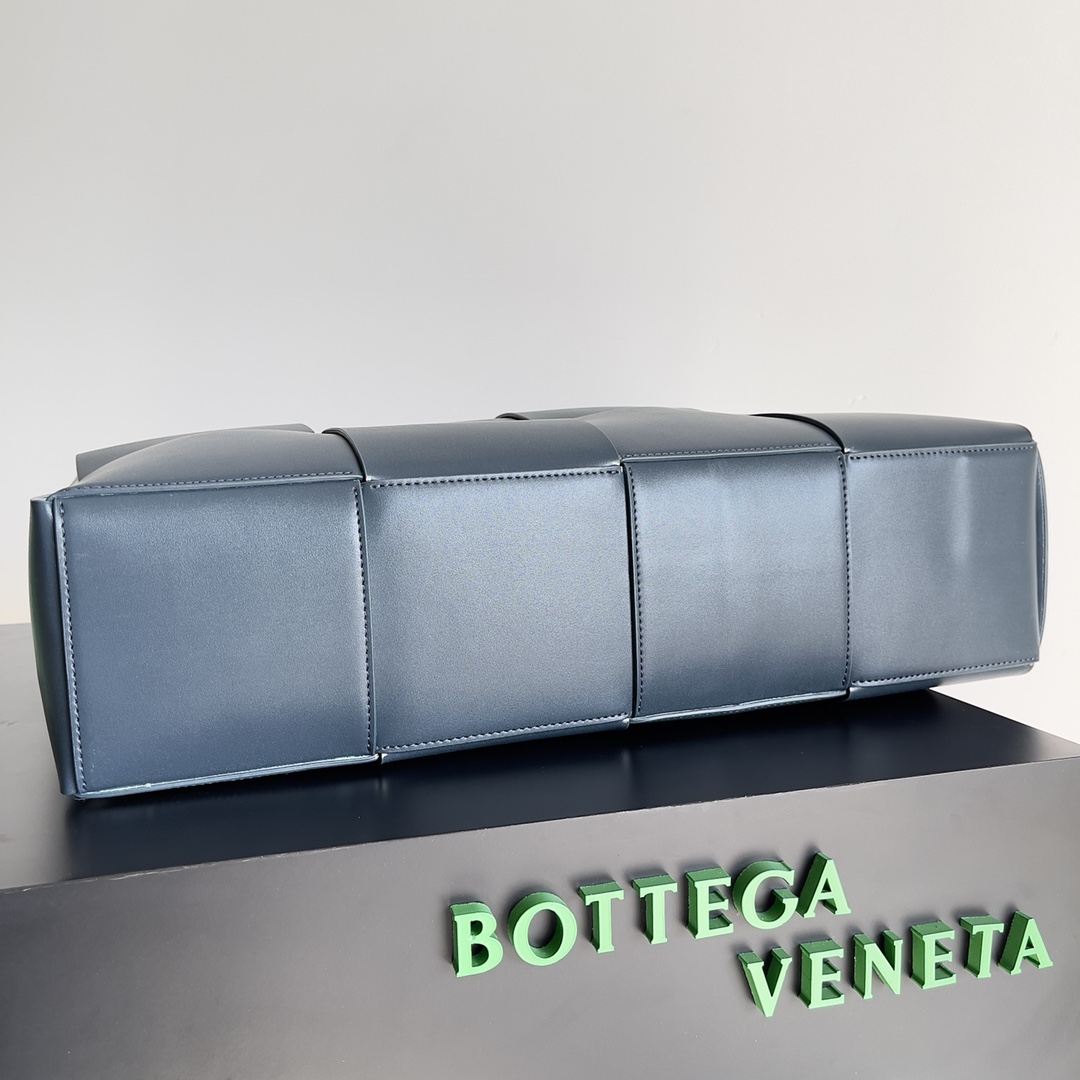 B0tt*ga Ven*ta Large Arco Tote Bag Grey , For Women, Women’s Bags 18.1in/46cm