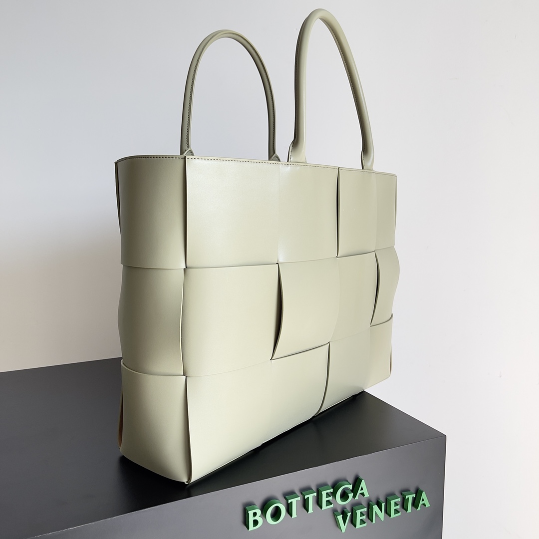 B0tt*ga Ven*ta Large Arco Tote Bag Beige, For Women, Women’s Bags 18.1in/46cm