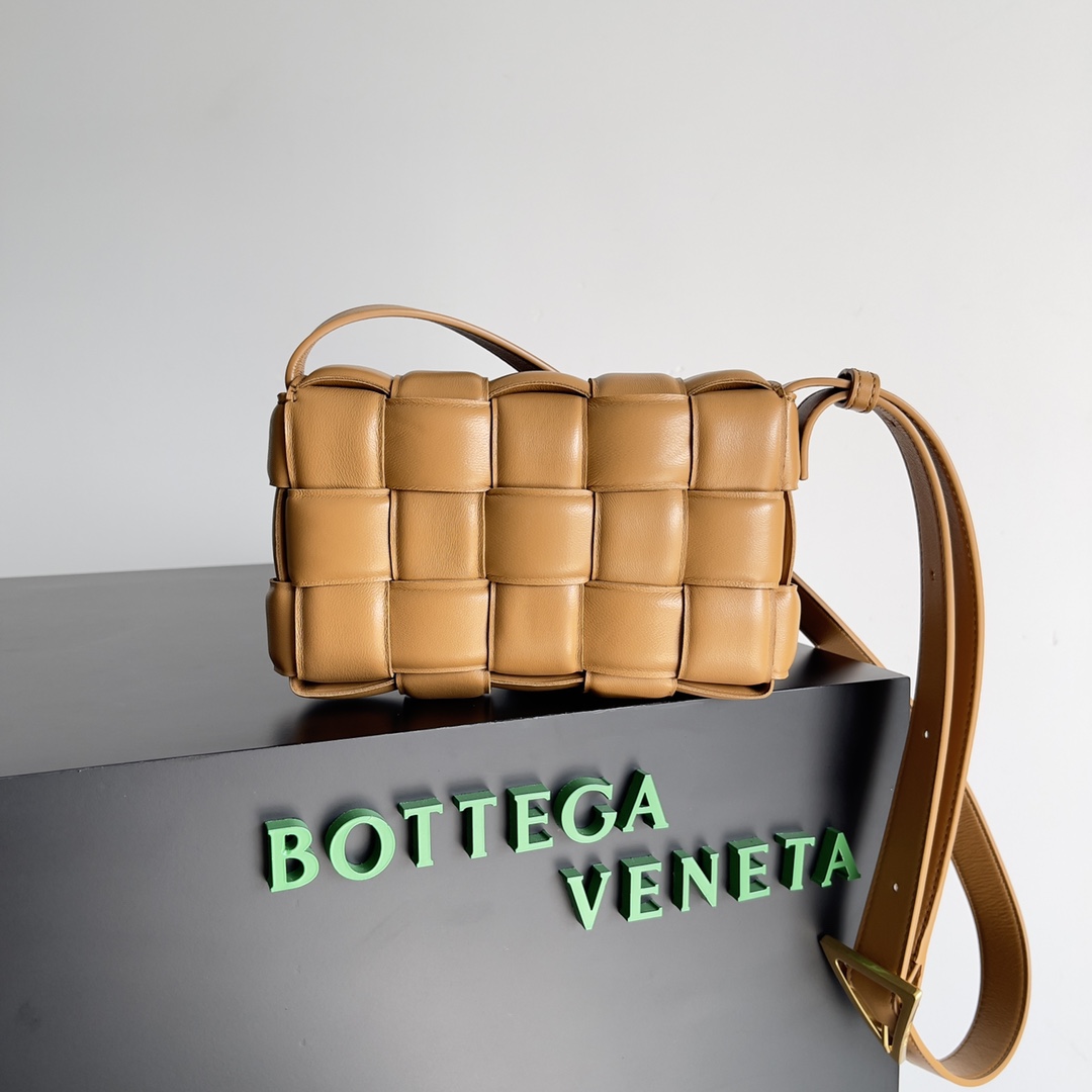 B0tt*ga Ven*ta Small Padded Cassette Brown, For Women, Women’s Bags 7.5in/19cm