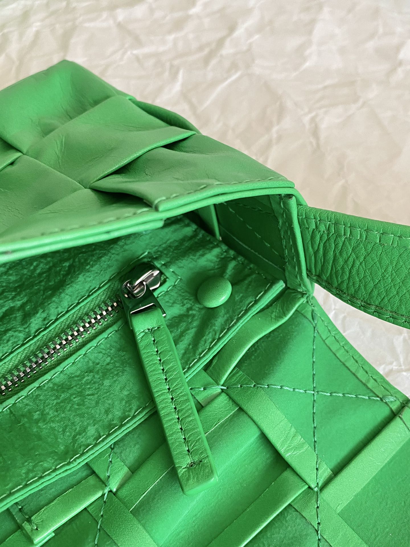 B0tt*ga Ven*ta Padded Cassette Belt Bag Green, For Women, Women’s Bags 7in/18cm 710075VCQR13724