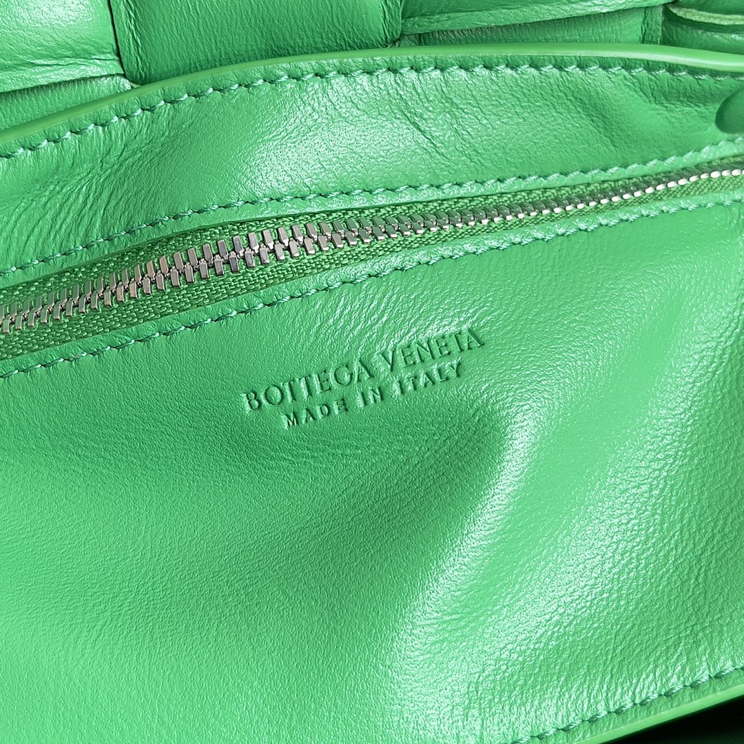 B0tt*ga Ven*ta Small Padded Cassette Green , For Women, Women’s Bags 7.5in/19cm